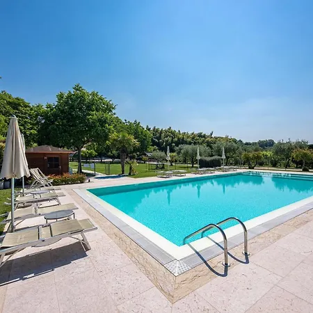 Casa Borgo Di Calmasino *